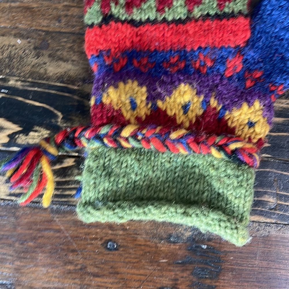 100% wool mitts made in Nepal. Handmade. - Picture 9 of 13